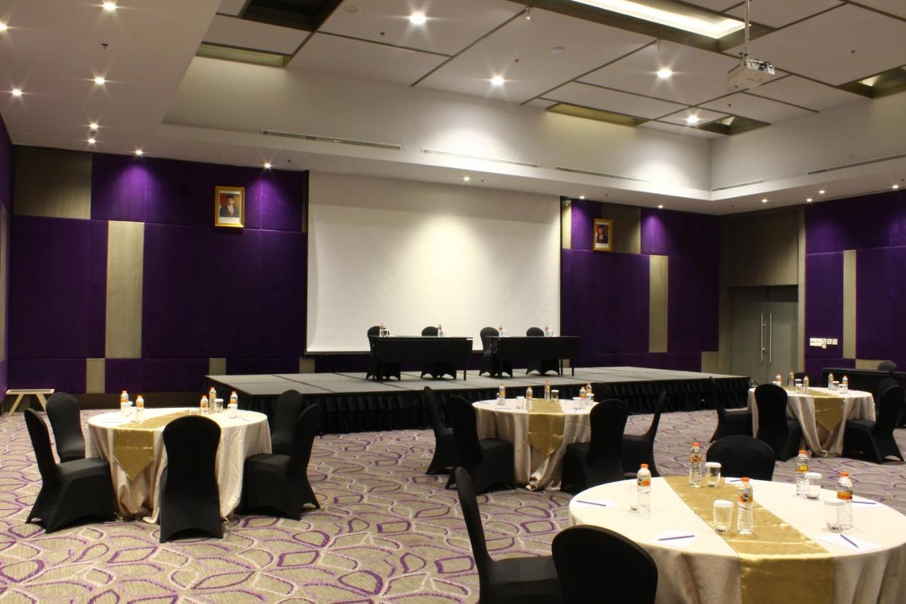 Swiss-Belinn Cikarang Εξωτερικό φωτογραφία