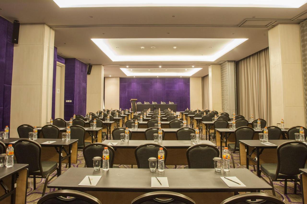 Swiss-Belinn Cikarang Εξωτερικό φωτογραφία