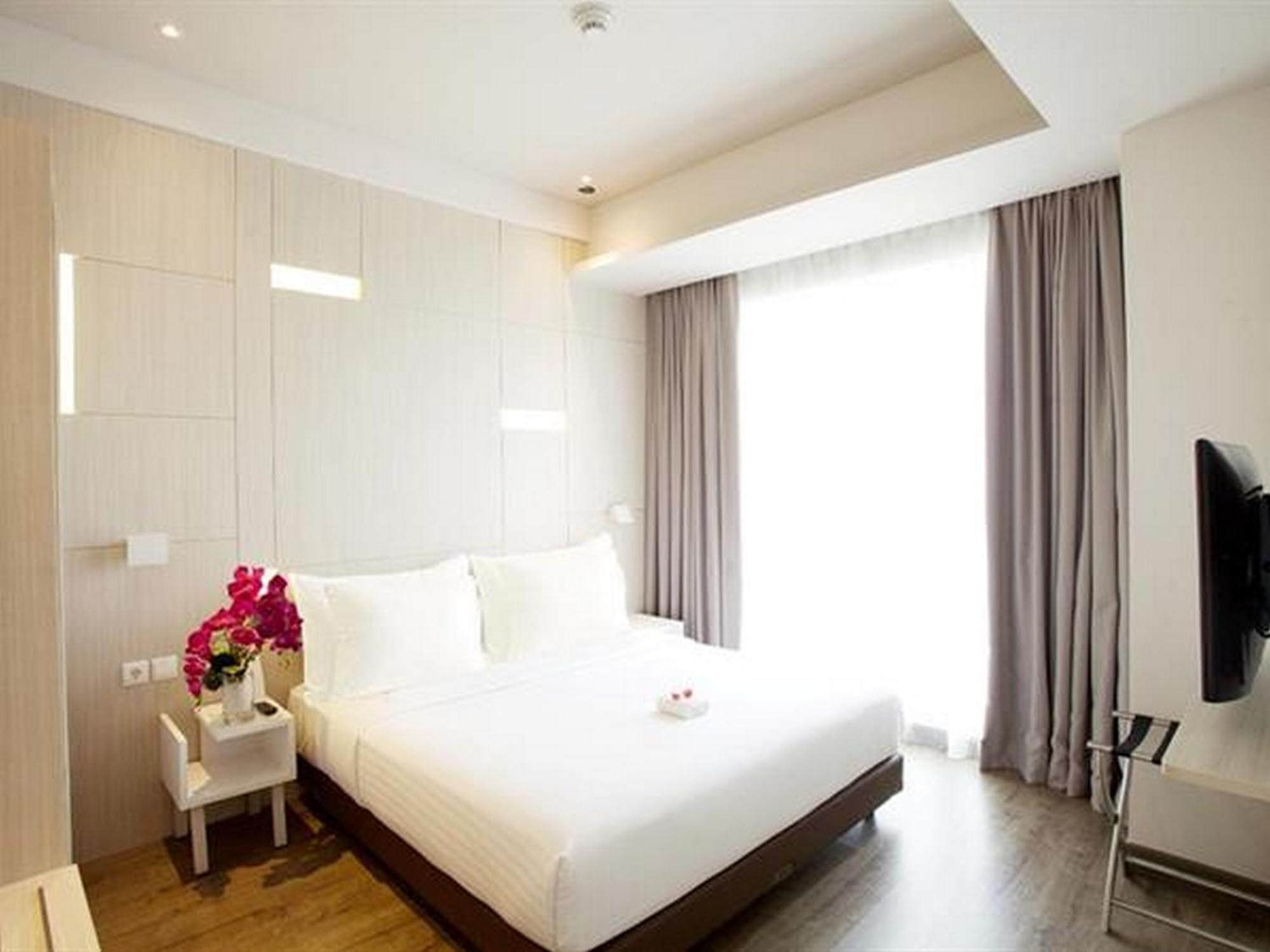 Swiss-Belinn Cikarang Εξωτερικό φωτογραφία
